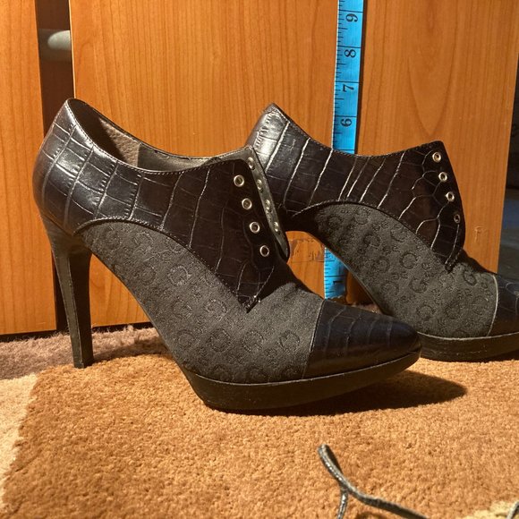 Guess Size 6 platform bootie black - Picture 2 of 5